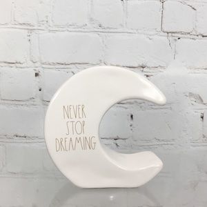 🚨FLASH SALE🚨Rae Dunn “NEVER STOP DREAMING” Paperweight